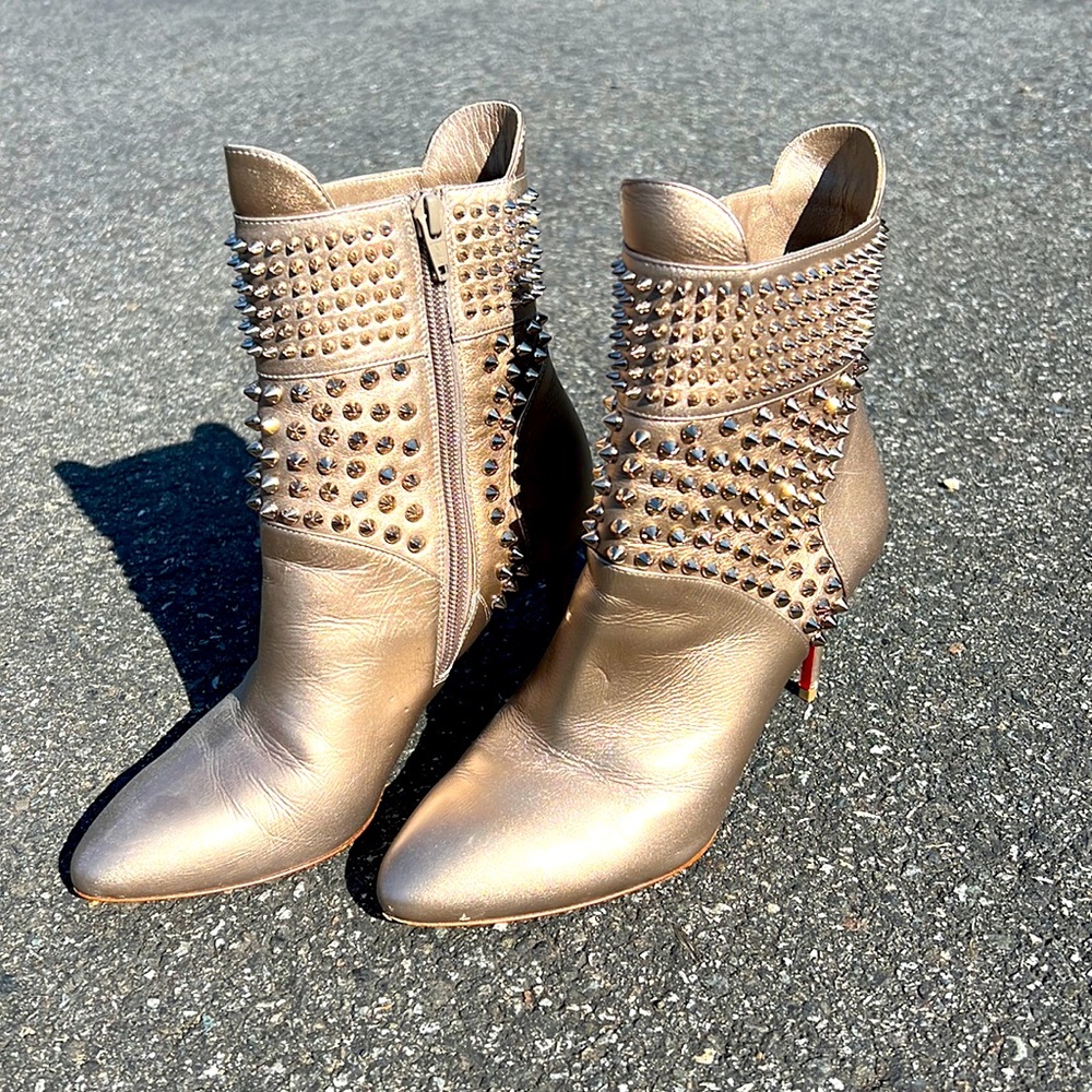 Louboutin size 6